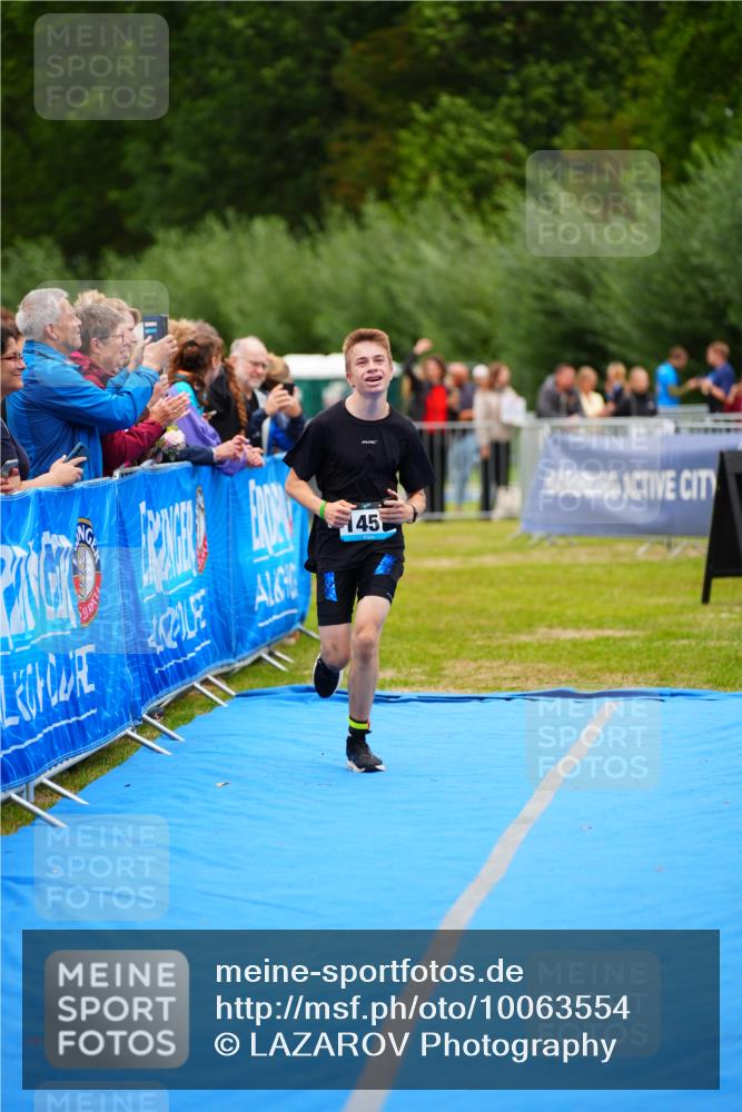 30.08.2026 - Elbe Triathlon Hamburg LAZAROV Photography http://msf.ph/oto/10063554 30.08.2026 11:57:00 Ziel 1451 meine-sportfotos.de