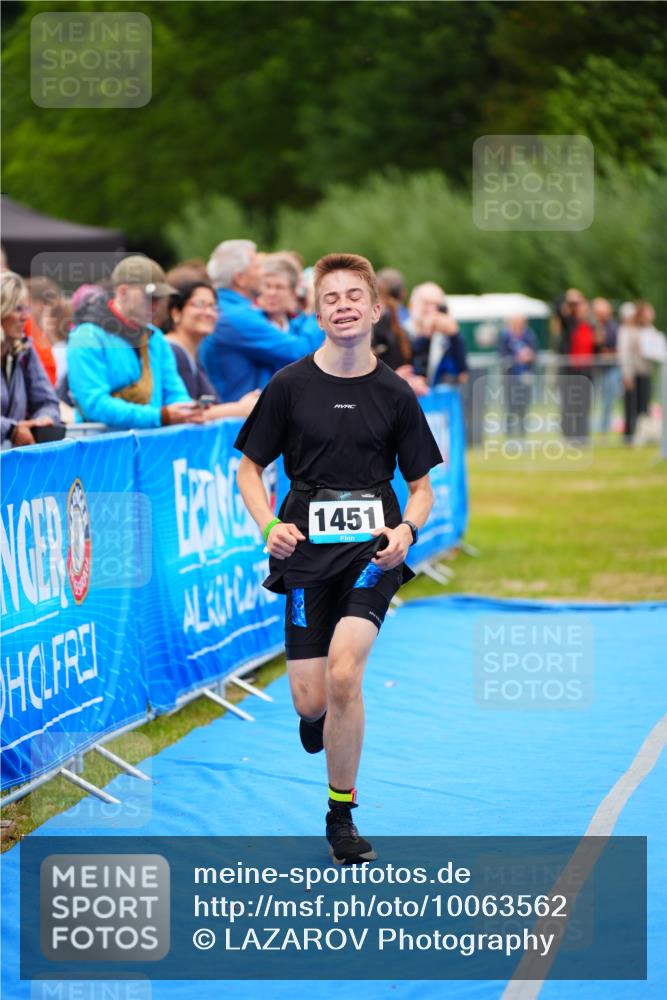 30.08.2026 - Elbe Triathlon Hamburg LAZAROV Photography http://msf.ph/oto/10063562 30.08.2026 11:57:01 Ziel 1451 meine-sportfotos.de
