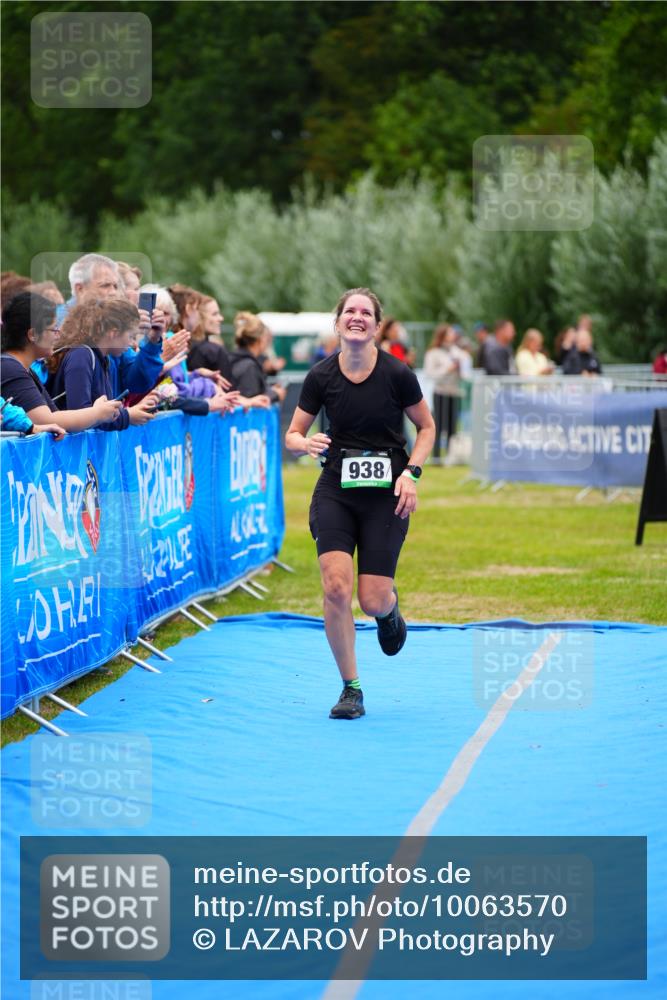 30.08.2026 - Elbe Triathlon Hamburg LAZAROV Photography http://msf.ph/oto/10063570 30.08.2026 11:57:26 Ziel 938 meine-sportfotos.de