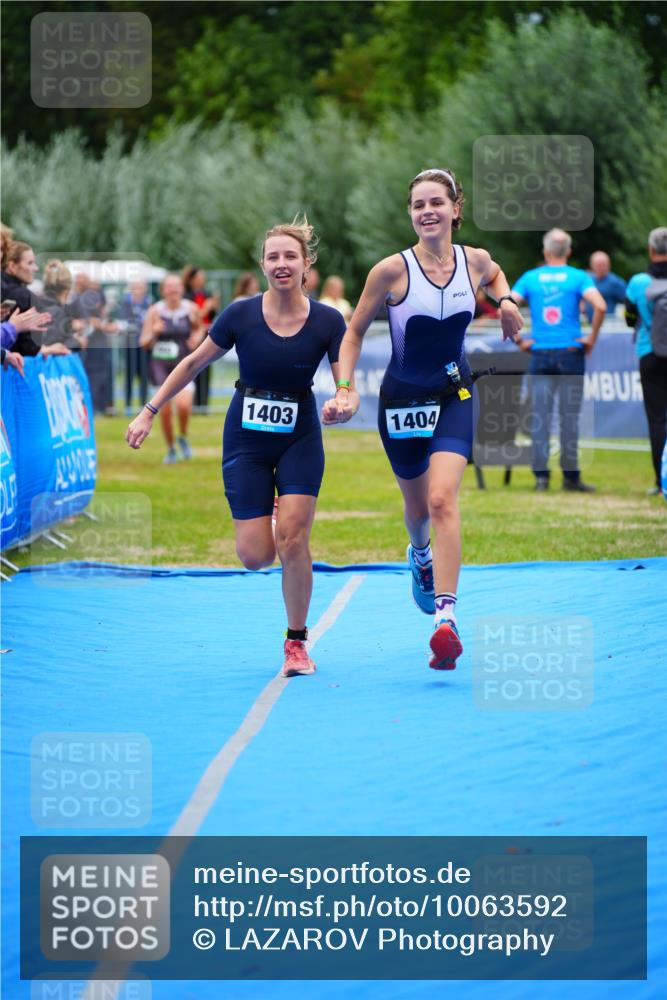 30.08.2026 - Elbe Triathlon Hamburg LAZAROV Photography http://msf.ph/oto/10063592 30.08.2026 11:57:37 Ziel 860, 1403, 1404 meine-sportfotos.de