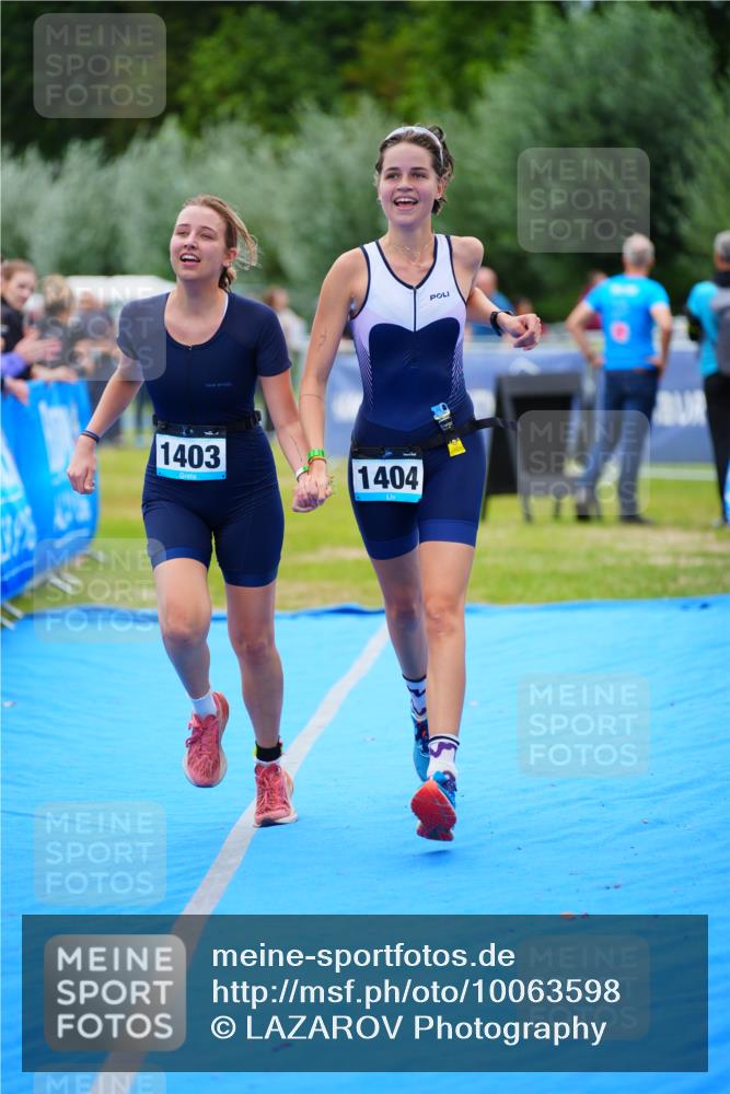 30.08.2026 - Elbe Triathlon Hamburg LAZAROV Photography http://msf.ph/oto/10063598 30.08.2026 11:57:38 Ziel 860, 1403, 1404 meine-sportfotos.de