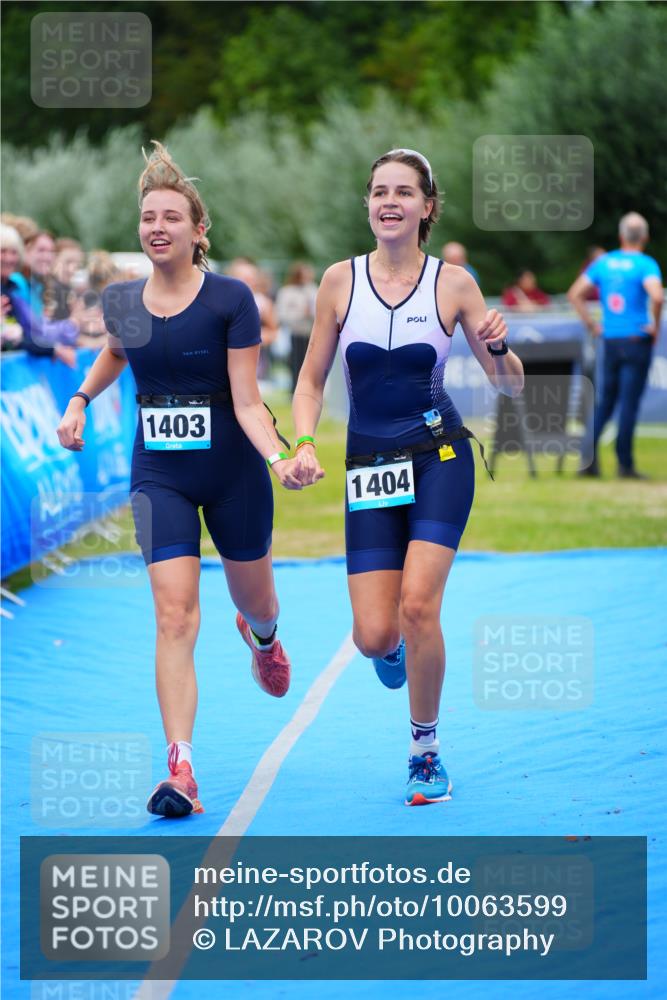 30.08.2026 - Elbe Triathlon Hamburg LAZAROV Photography http://msf.ph/oto/10063599 30.08.2026 11:57:38 Ziel 860, 1403, 1404 meine-sportfotos.de
