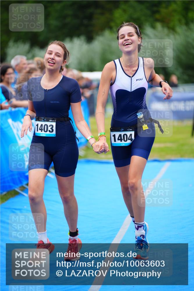 30.08.2026 - Elbe Triathlon Hamburg LAZAROV Photography http://msf.ph/oto/10063603 30.08.2026 11:57:38 Ziel 860, 1403, 1404 meine-sportfotos.de