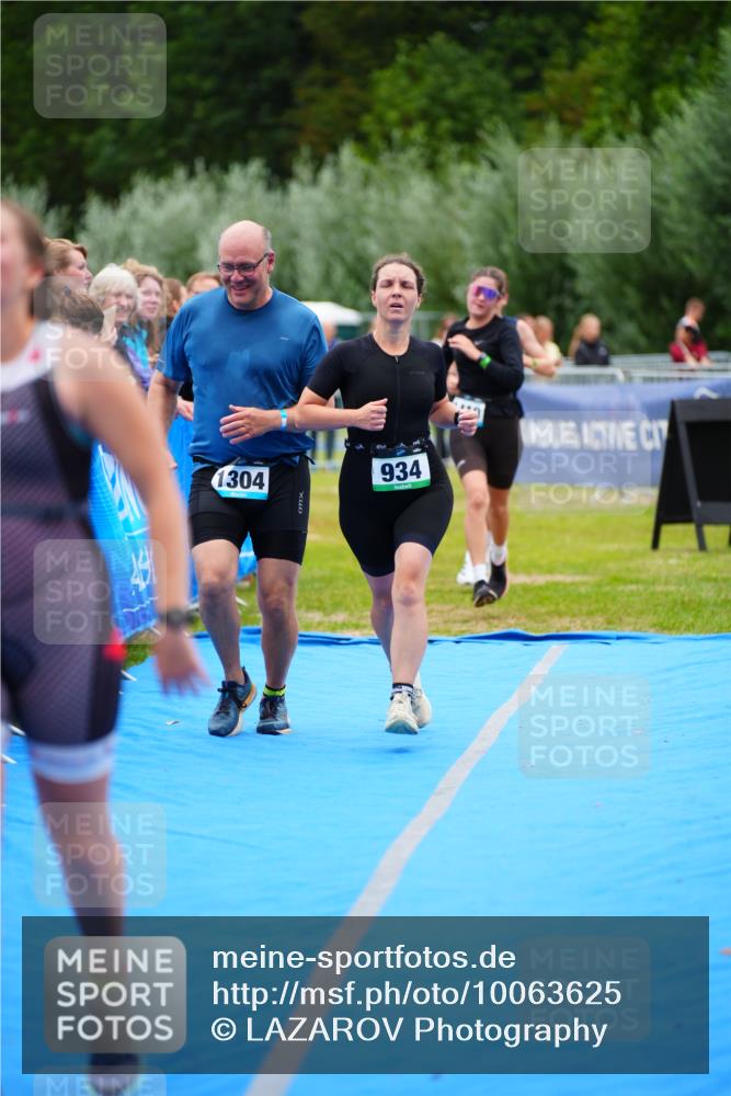 30.08.2026 - Elbe Triathlon Hamburg LAZAROV Photography http://msf.ph/oto/10063625 30.08.2026 11:57:46 Ziel 860, 934, 1304, 1410, 1457 meine-sportfotos.de