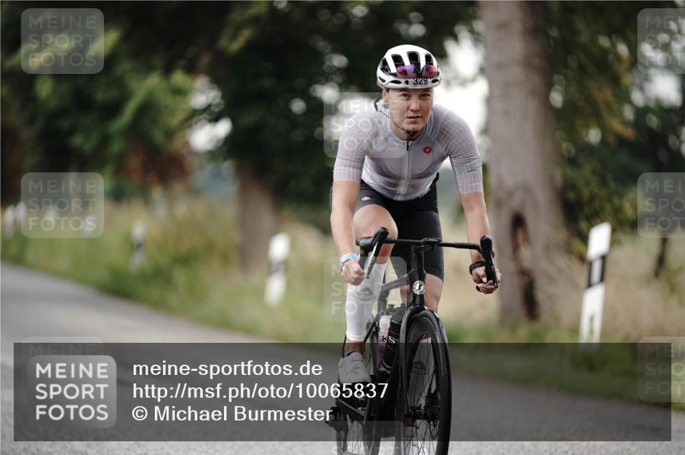 30.08.2026 - Elbe Triathlon Hamburg Michael Burmester http://msf.ph/oto/10065837 30.08.2026 09:01:52 Radfahren 212, 329, 358 meine-sportfotos.de