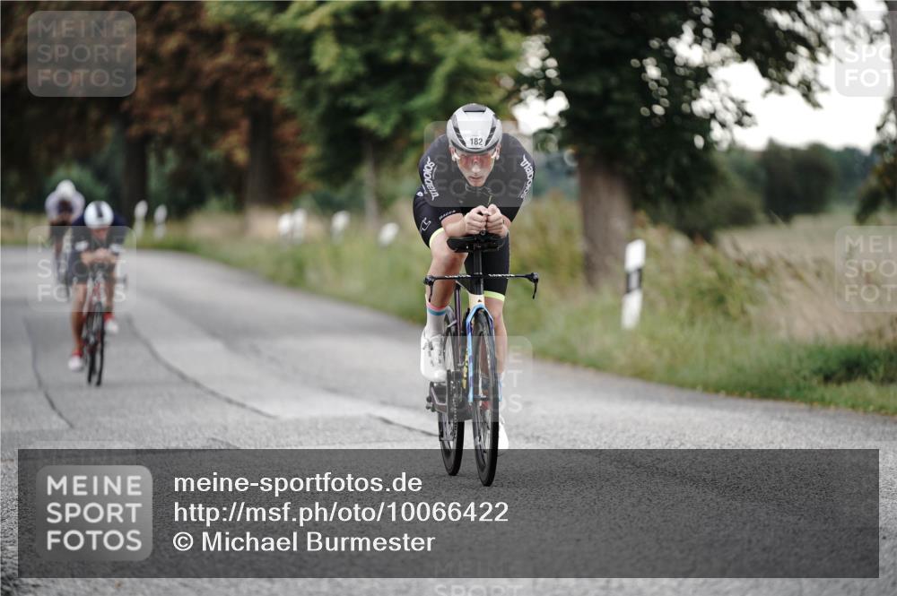 30.08.2026 - Elbe Triathlon Hamburg Michael Burmester http://msf.ph/oto/10066422 30.08.2026 09:10:10 Radfahren 182, 399, 428, 1895 meine-sportfotos.de
