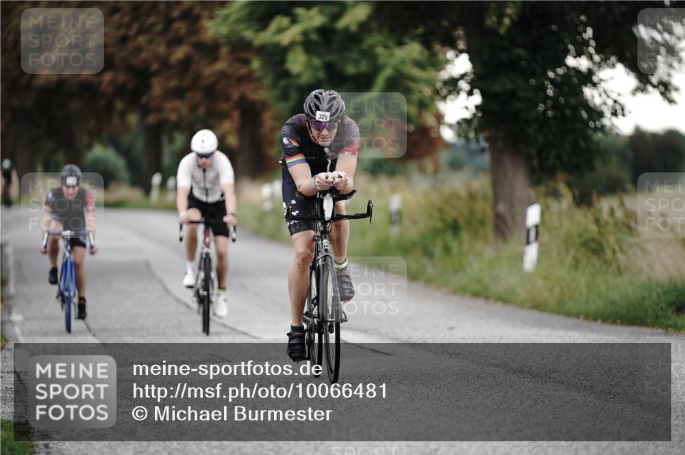 30.08.2026 - Elbe Triathlon Hamburg Michael Burmester http://msf.ph/oto/10066481 30.08.2026 09:10:29 Radfahren 227, 294, 326, 390, 417 meine-sportfotos.de