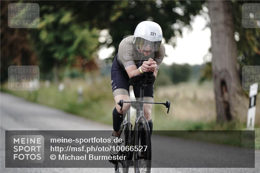30.08.2026 - Elbe Triathlon Hamburg Michael Burmester http://msf.ph/oto/10066527 30.08.2026 09:10:56 Radfahren 221, 240 meine-sportfotos.de