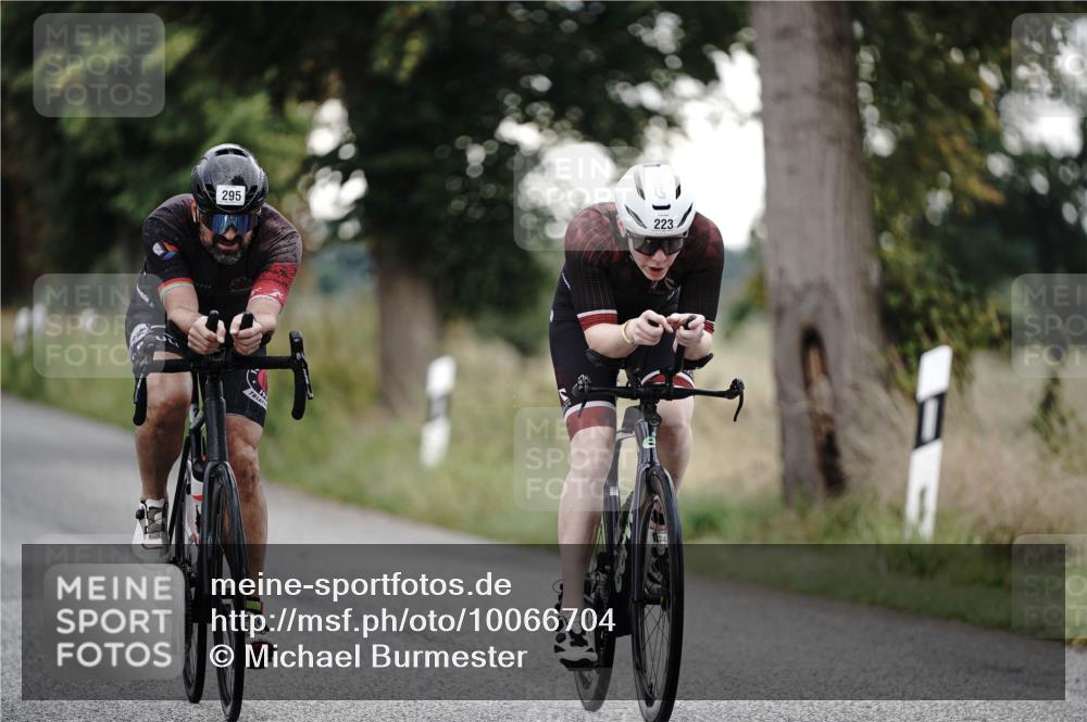 30.08.2026 - Elbe Triathlon Hamburg Michael Burmester http://msf.ph/oto/10066704 30.08.2026 09:12:15 Radfahren 210, 223, 295, 310, 314, 351, 359, 374 meine-sportfotos.de