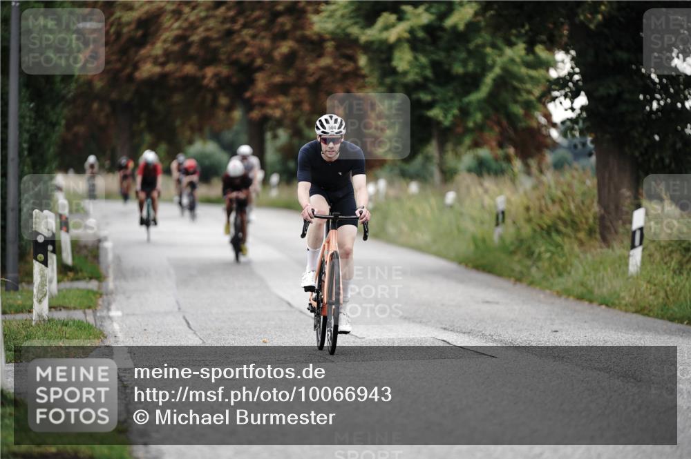 30.08.2026 - Elbe Triathlon Hamburg Michael Burmester http://msf.ph/oto/10066943 30.08.2026 09:13:16 Radfahren 229, 245, 287, 318, 346, 385, 504, 689 meine-sportfotos.de