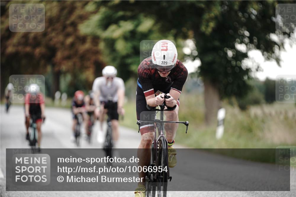 30.08.2026 - Elbe Triathlon Hamburg Michael Burmester http://msf.ph/oto/10066954 30.08.2026 09:13:20 Radfahren 229, 238, 245, 248, 318, 346, 385, 504, 689 meine-sportfotos.de