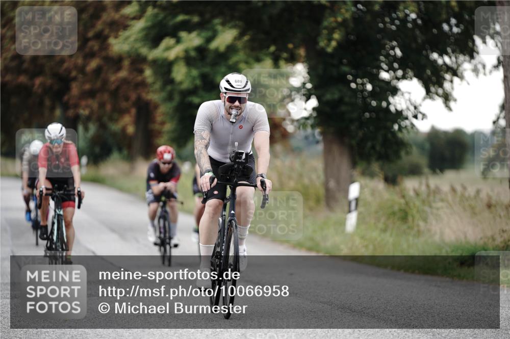 30.08.2026 - Elbe Triathlon Hamburg Michael Burmester http://msf.ph/oto/10066958 30.08.2026 09:13:21 Radfahren 229, 238, 245, 248, 318, 346, 385, 689 meine-sportfotos.de