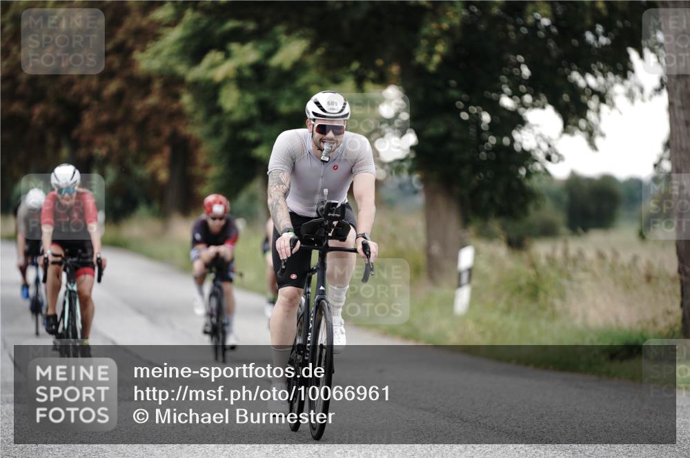 30.08.2026 - Elbe Triathlon Hamburg Michael Burmester http://msf.ph/oto/10066961 30.08.2026 09:13:21 Radfahren 229, 238, 245, 248, 318, 346, 385, 689 meine-sportfotos.de