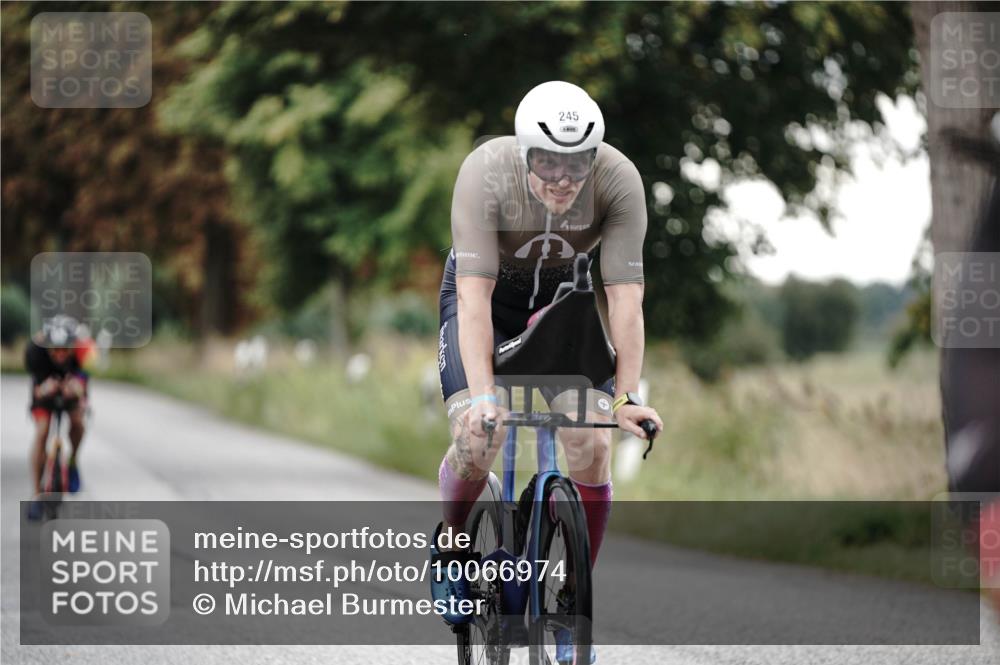 30.08.2026 - Elbe Triathlon Hamburg Michael Burmester http://msf.ph/oto/10066974 30.08.2026 09:13:24 Radfahren 238, 245, 248, 318, 346, 385, 689 meine-sportfotos.de