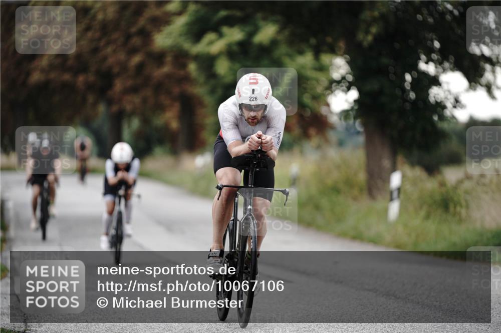 30.08.2026 - Elbe Triathlon Hamburg Michael Burmester http://msf.ph/oto/10067106 30.08.2026 09:14:27 Radfahren 195, 205, 215, 226, 315, 367, 383, 460, 484 meine-sportfotos.de