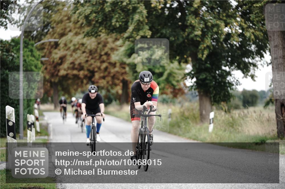 30.08.2026 - Elbe Triathlon Hamburg Michael Burmester http://msf.ph/oto/10068015 30.08.2026 09:27:26 Radfahren 324, 325, 464, 526, 556, 665 meine-sportfotos.de
