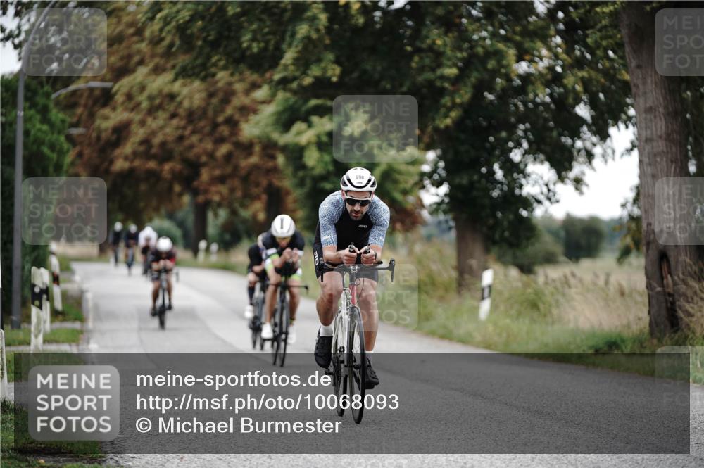 30.08.2026 - Elbe Triathlon Hamburg Michael Burmester http://msf.ph/oto/10068093 30.08.2026 09:28:12 Radfahren 235, 253, 534, 590, 698, 731, 741, 976 meine-sportfotos.de