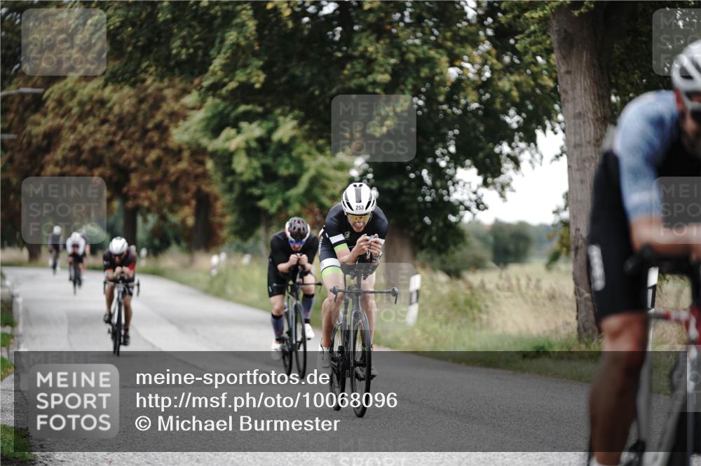 30.08.2026 - Elbe Triathlon Hamburg Michael Burmester http://msf.ph/oto/10068096 30.08.2026 09:28:13 Radfahren 235, 253, 558, 590, 698, 731, 741, 976 meine-sportfotos.de