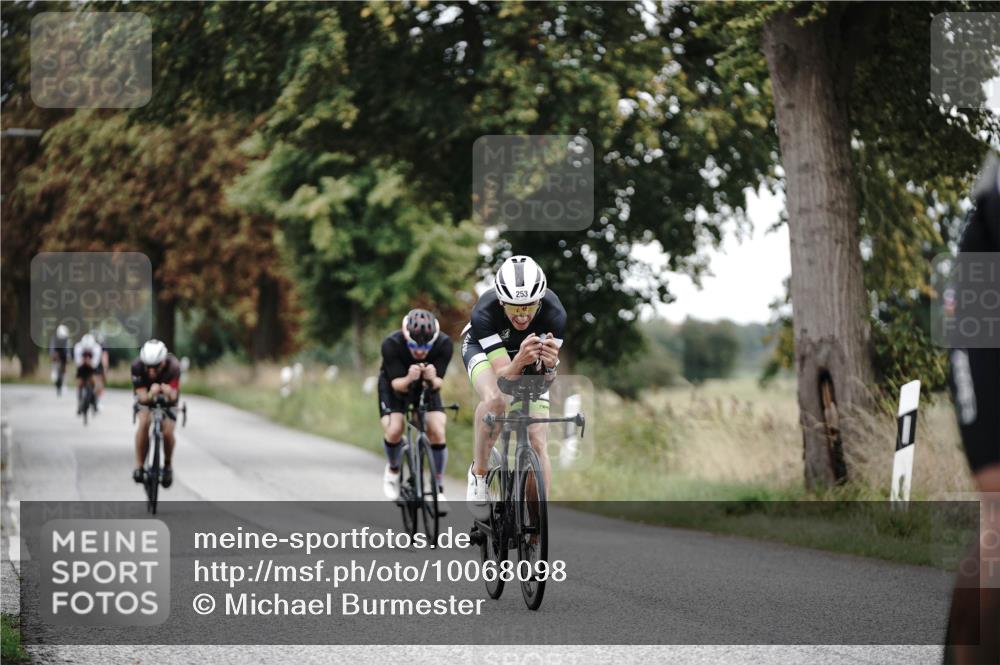 30.08.2026 - Elbe Triathlon Hamburg Michael Burmester http://msf.ph/oto/10068098 30.08.2026 09:28:13 Radfahren 235, 253, 558, 590, 698, 731, 741, 976 meine-sportfotos.de