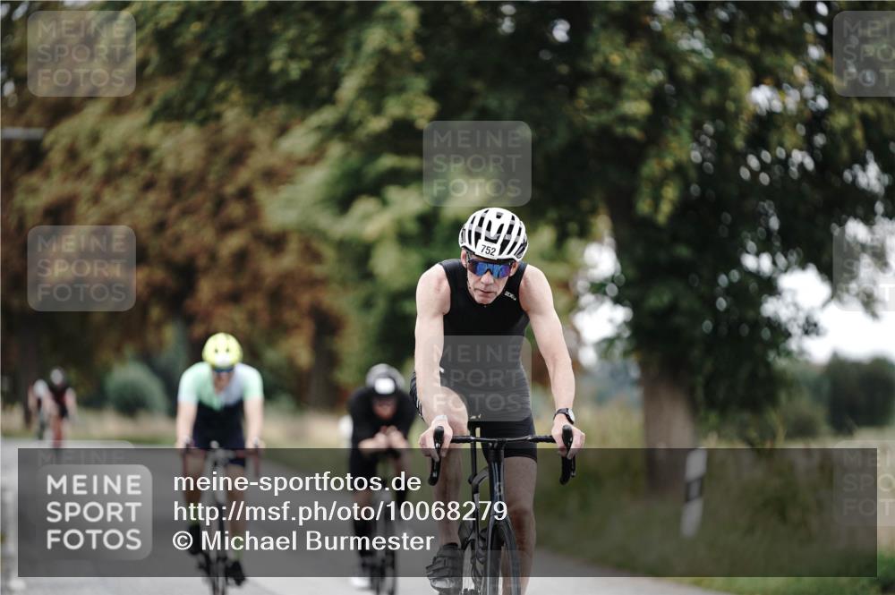 30.08.2026 - Elbe Triathlon Hamburg Michael Burmester http://msf.ph/oto/10068279 30.08.2026 09:30:06 Radfahren 292, 426, 561, 641, 752 meine-sportfotos.de