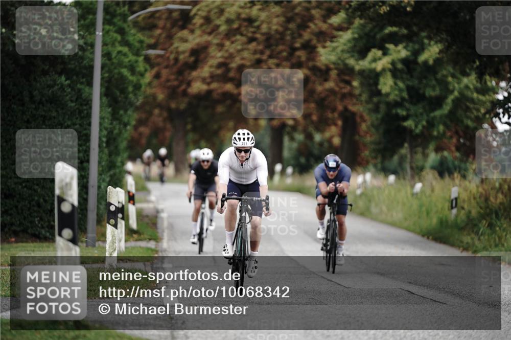 30.08.2026 - Elbe Triathlon Hamburg Michael Burmester http://msf.ph/oto/10068342 30.08.2026 09:30:40 Radfahren 354, 548, 658, 751 meine-sportfotos.de