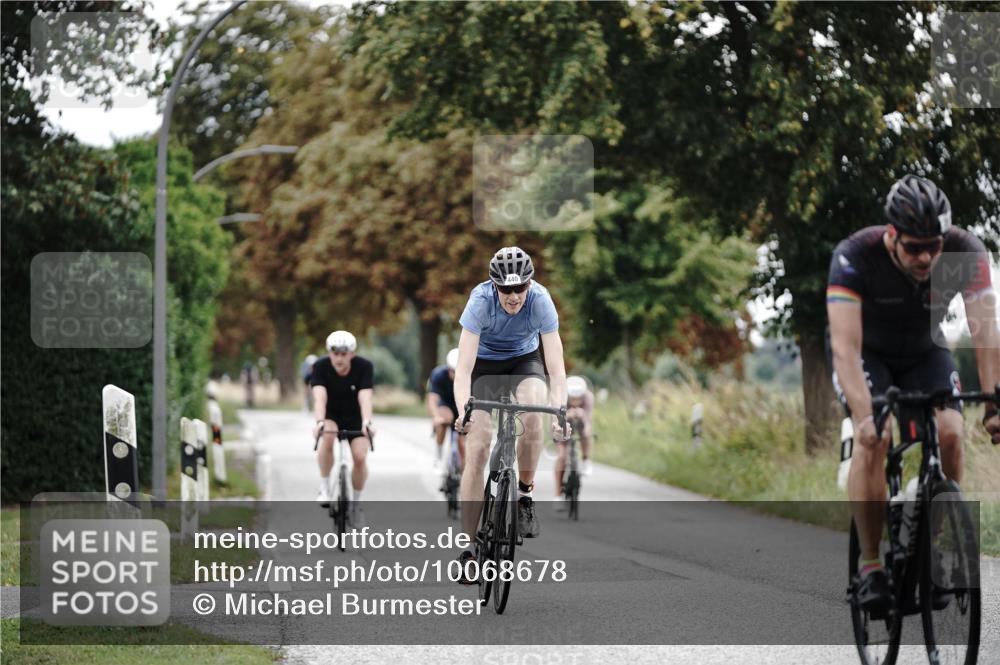 30.08.2026 - Elbe Triathlon Hamburg Michael Burmester http://msf.ph/oto/10068678 30.08.2026 09:34:06 Radfahren 293, 372, 440, 519, 623, 629 meine-sportfotos.de