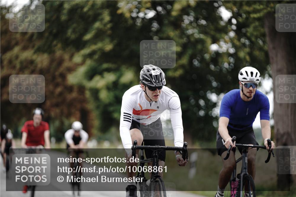 30.08.2026 - Elbe Triathlon Hamburg Michael Burmester http://msf.ph/oto/10068861 30.08.2026 09:35:58 Radfahren 259, 322, 381, 425, 575, 584, 602, 681, 710 meine-sportfotos.de
