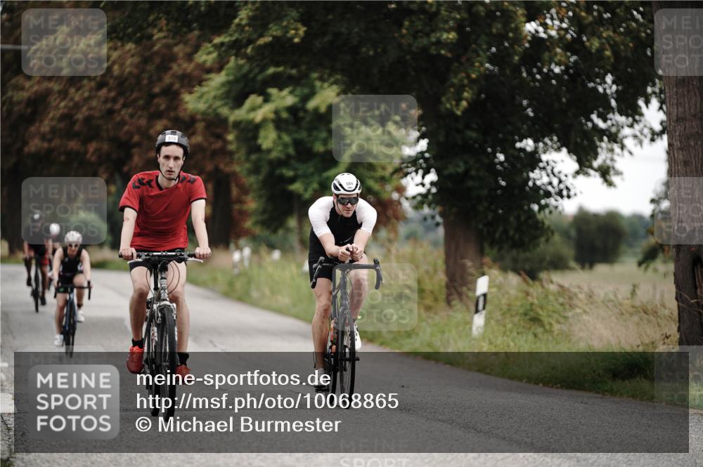 30.08.2026 - Elbe Triathlon Hamburg Michael Burmester http://msf.ph/oto/10068865 30.08.2026 09:35:59 Radfahren 259, 322, 381, 425, 575, 584, 602, 681, 710 meine-sportfotos.de