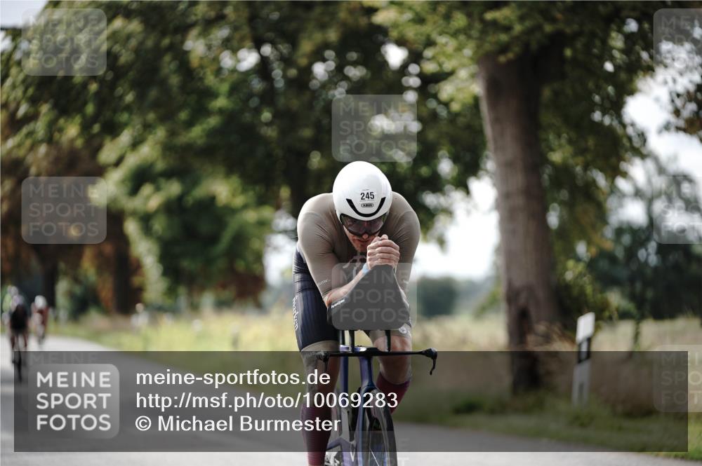 30.08.2026 - Elbe Triathlon Hamburg Michael Burmester http://msf.ph/oto/10069283 30.08.2026 09:40:58 Radfahren 245, 251, 341, 347, 351, 382, 581 meine-sportfotos.de