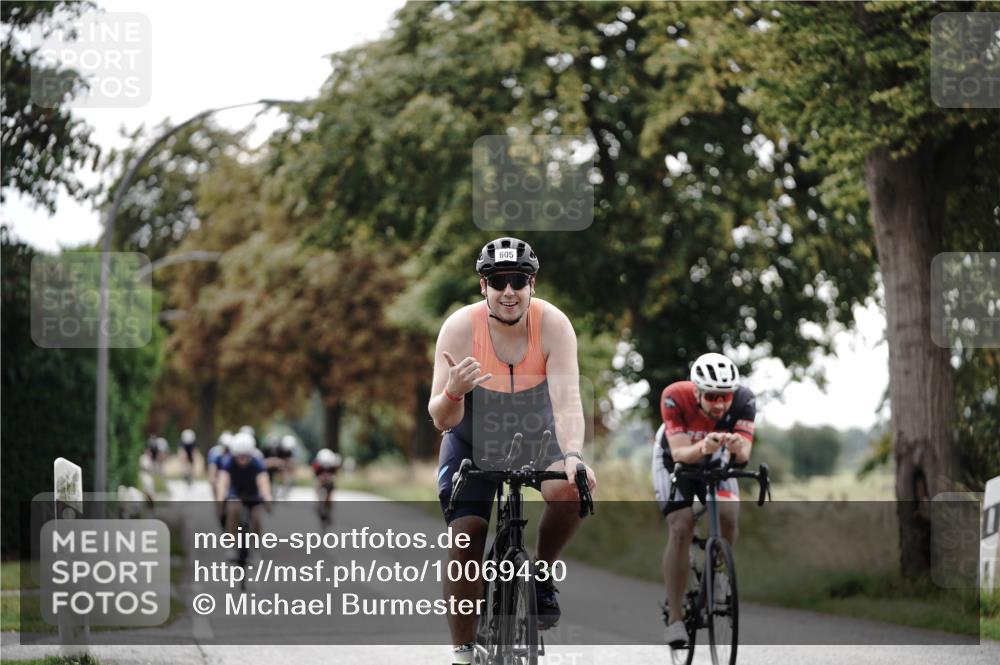 30.08.2026 - Elbe Triathlon Hamburg Michael Burmester http://msf.ph/oto/10069430 30.08.2026 09:42:17 Radfahren 357, 417, 605, 613, 631, 665, 697, 698 meine-sportfotos.de