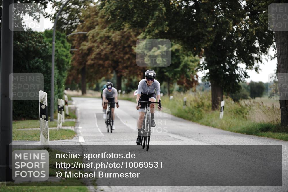 30.08.2026 - Elbe Triathlon Hamburg Michael Burmester http://msf.ph/oto/10069531 30.08.2026 09:43:07 Radfahren 201, 366, 569, 590, 881 meine-sportfotos.de