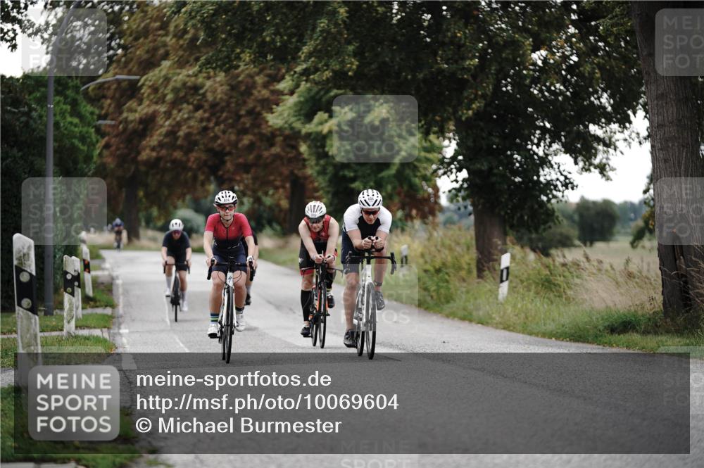 30.08.2026 - Elbe Triathlon Hamburg Michael Burmester http://msf.ph/oto/10069604 30.08.2026 09:43:45 Radfahren 315, 374, 656, 722, 746, 799, 874 meine-sportfotos.de