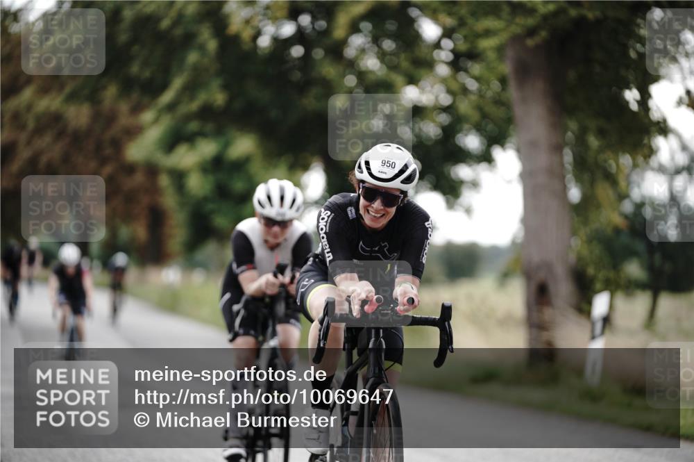 30.08.2026 - Elbe Triathlon Hamburg Michael Burmester http://msf.ph/oto/10069647 30.08.2026 09:44:09 Radfahren 335, 380, 433, 556, 638, 771, 831, 950 meine-sportfotos.de