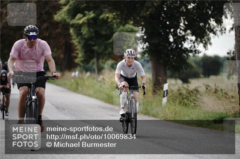 30.08.2026 - Elbe Triathlon Hamburg Michael Burmester http://msf.ph/oto/10069834 30.08.2026 09:49:23 Radfahren 329, 391, 405, 476, 509, 597, 766 meine-sportfotos.de