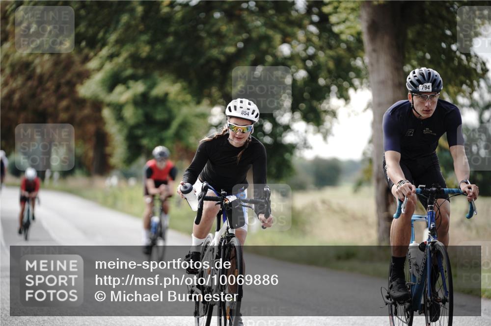 30.08.2026 - Elbe Triathlon Hamburg Michael Burmester http://msf.ph/oto/10069886 30.08.2026 09:49:58 Radfahren 282, 346, 458, 483, 542, 715, 794, 854 meine-sportfotos.de