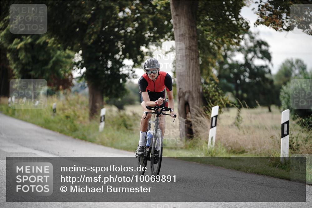 30.08.2026 - Elbe Triathlon Hamburg Michael Burmester http://msf.ph/oto/10069891 30.08.2026 09:49:59 Radfahren 282, 346, 458, 483, 542, 715, 794, 854 meine-sportfotos.de