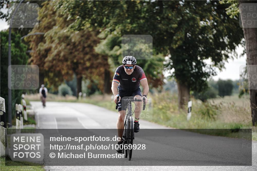 30.08.2026 - Elbe Triathlon Hamburg Michael Burmester http://msf.ph/oto/10069928 30.08.2026 09:50:27 Radfahren 297, 735 meine-sportfotos.de