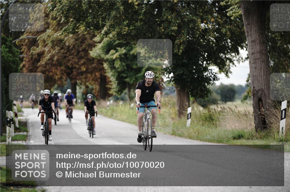 30.08.2026 - Elbe Triathlon Hamburg Michael Burmester http://msf.ph/oto/10070020 30.08.2026 09:51:37 Radfahren 431, 482, 554, 602, 683, 763, 842, 865, 905 meine-sportfotos.de
