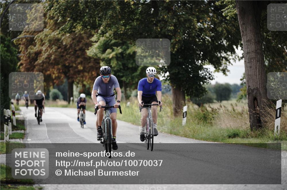 30.08.2026 - Elbe Triathlon Hamburg Michael Burmester http://msf.ph/oto/10070037 30.08.2026 09:51:41 Radfahren 431, 554, 602, 609, 683, 763, 865, 905 meine-sportfotos.de