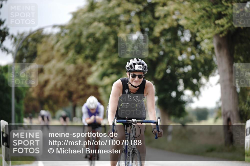 30.08.2026 - Elbe Triathlon Hamburg Michael Burmester http://msf.ph/oto/10070188 30.08.2026 09:52:44 Radfahren 386, 425, 428, 573, 739, 789, 834 meine-sportfotos.de