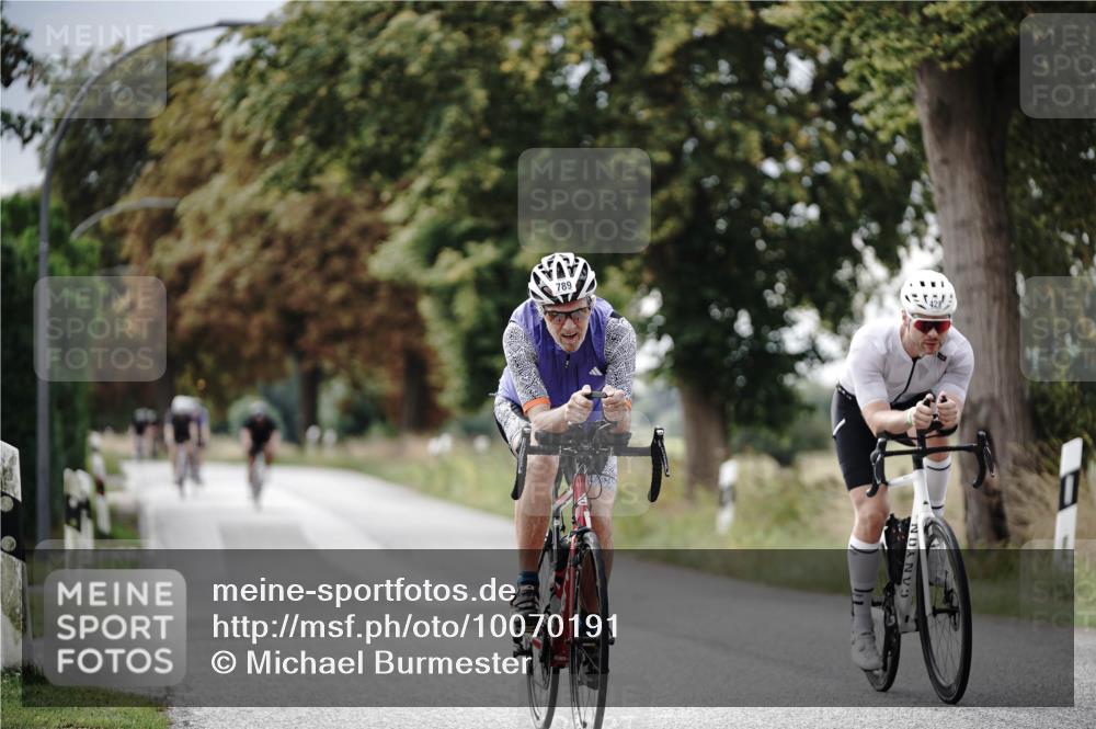 30.08.2026 - Elbe Triathlon Hamburg Michael Burmester http://msf.ph/oto/10070191 30.08.2026 09:52:45 Radfahren 386, 415, 428, 573, 789, 834, 855 meine-sportfotos.de