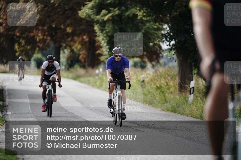 30.08.2026 - Elbe Triathlon Hamburg Michael Burmester http://msf.ph/oto/10070387 30.08.2026 09:54:50 Radfahren 400, 418, 541, 583, 729 meine-sportfotos.de