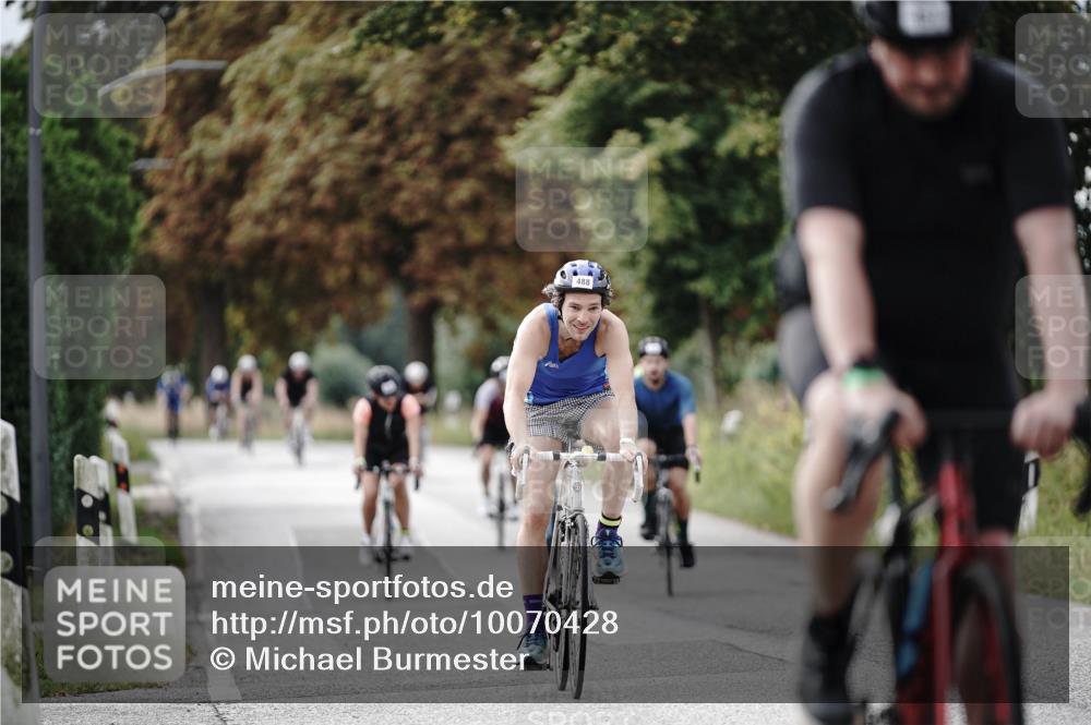 30.08.2026 - Elbe Triathlon Hamburg Michael Burmester http://msf.ph/oto/10070428 30.08.2026 09:55:22 Radfahren 457, 488, 528, 534, 628, 633, 933, 939, 961, 967 meine-sportfotos.de