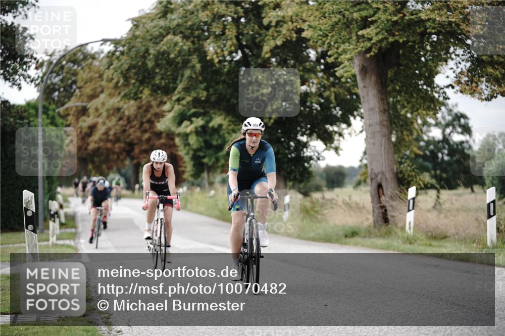 30.08.2026 - Elbe Triathlon Hamburg Michael Burmester http://msf.ph/oto/10070482 30.08.2026 09:55:49 Radfahren 352, 397, 410, 479, 576, 595, 621, 757, 820, 843, 872 meine-sportfotos.de