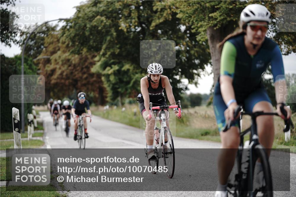 30.08.2026 - Elbe Triathlon Hamburg Michael Burmester http://msf.ph/oto/10070485 30.08.2026 09:55:50 Radfahren 352, 397, 410, 437, 576, 595, 757, 820, 843, 872 meine-sportfotos.de