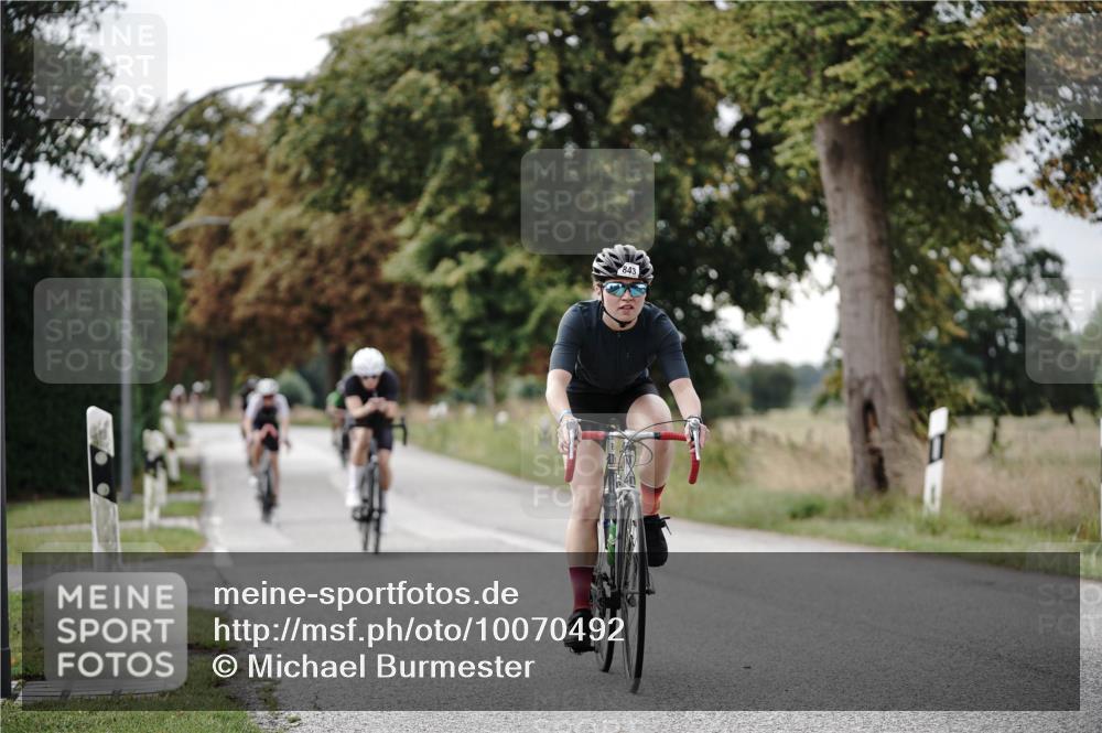 30.08.2026 - Elbe Triathlon Hamburg Michael Burmester http://msf.ph/oto/10070492 30.08.2026 09:55:51 Radfahren 352, 397, 410, 437, 576, 820, 843, 872 meine-sportfotos.de