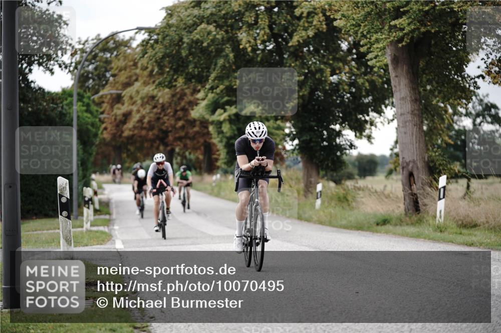 30.08.2026 - Elbe Triathlon Hamburg Michael Burmester http://msf.ph/oto/10070495 30.08.2026 09:55:52 Radfahren 352, 397, 410, 437, 576, 820, 843, 872 meine-sportfotos.de