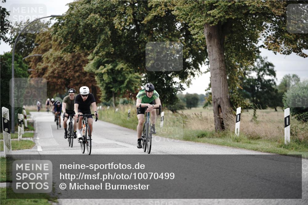 30.08.2026 - Elbe Triathlon Hamburg Michael Burmester http://msf.ph/oto/10070499 30.08.2026 09:55:55 Radfahren 397, 399, 410, 437, 576, 788, 872 meine-sportfotos.de