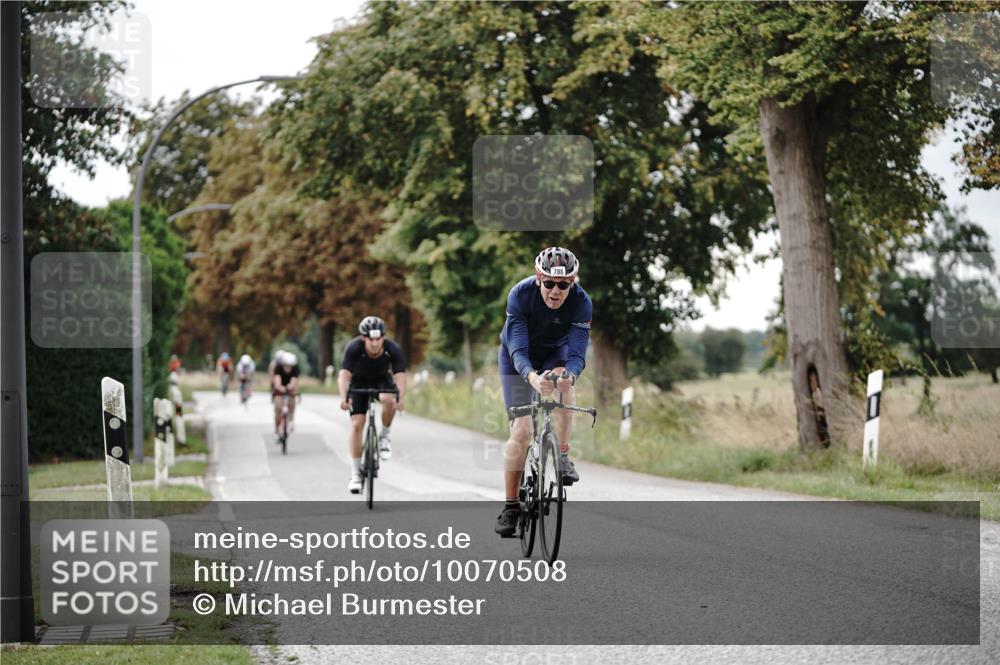 30.08.2026 - Elbe Triathlon Hamburg Michael Burmester http://msf.ph/oto/10070508 30.08.2026 09:55:59 Radfahren 399, 410, 437, 576, 581, 756, 788, 969 meine-sportfotos.de