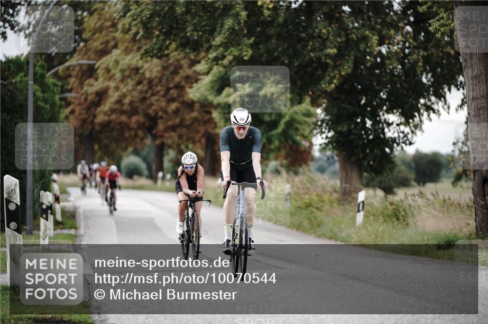 30.08.2026 - Elbe Triathlon Hamburg Michael Burmester http://msf.ph/oto/10070544 30.08.2026 09:56:21 Radfahren 363, 626, 883, 983 meine-sportfotos.de